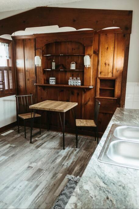Bluebird Cottage, Walking Distance To Fairgrounds Hutchinson Exterior photo