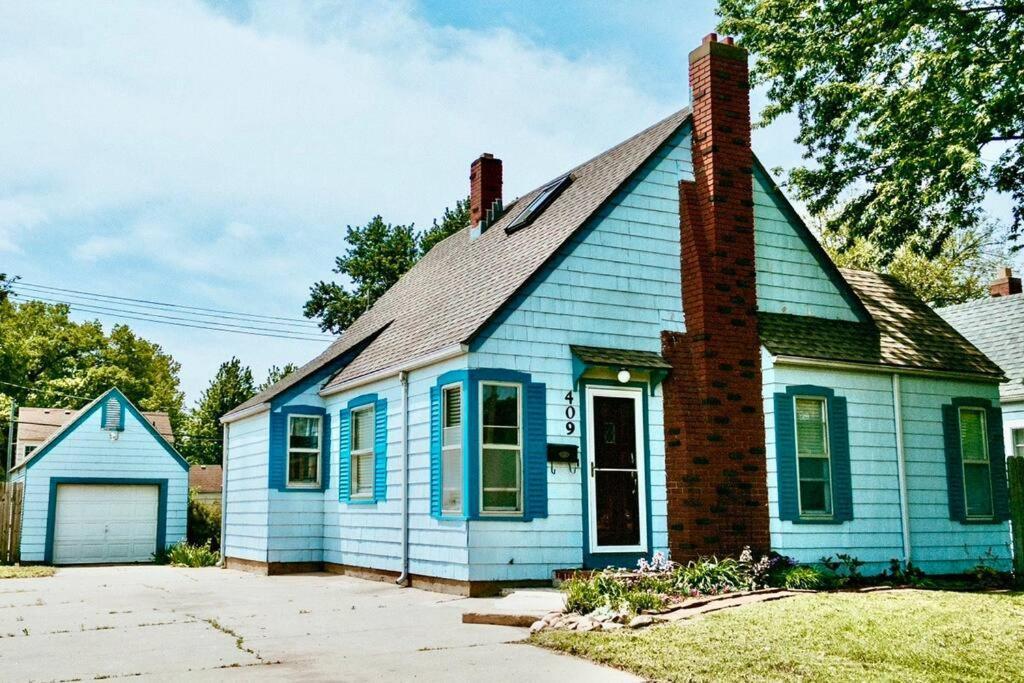 Bluebird Cottage, Walking Distance To Fairgrounds Hutchinson Exterior photo