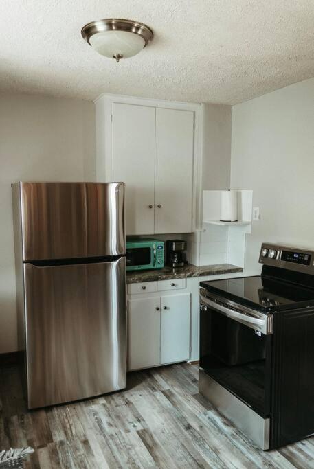 Bluebird Cottage, Walking Distance To Fairgrounds Hutchinson Exterior photo