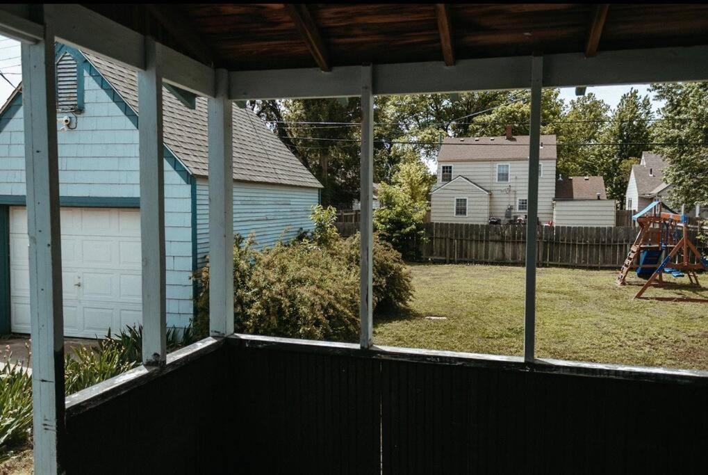 Bluebird Cottage, Walking Distance To Fairgrounds Hutchinson Exterior photo